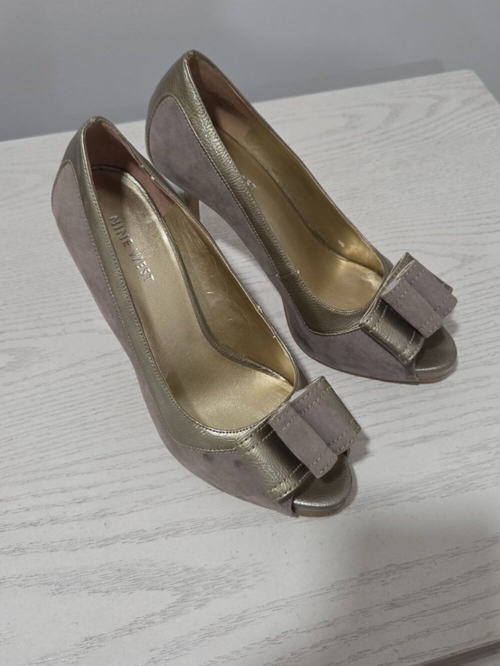 Women's Nine West Taupe-Grey Bow Peep Toe Pumps Size 7.5